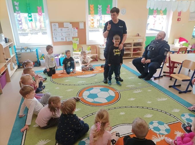 Sztum. Przedszkolaki wiedzą, jak być bezpiecznym na drodze.