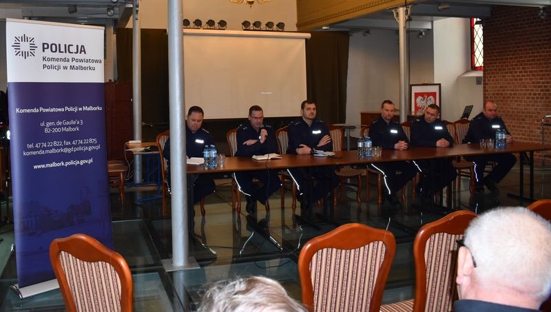 Nowy Staw. Debata społeczna z seniorami.