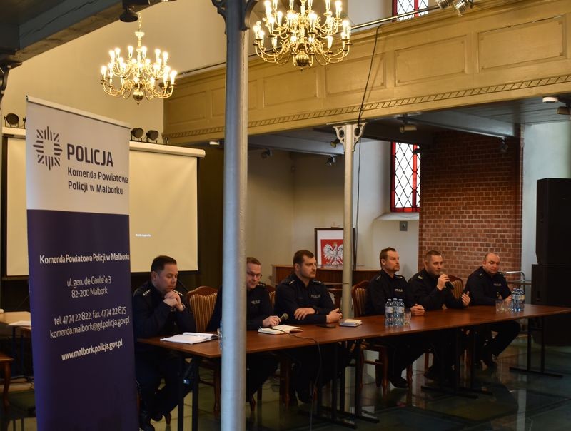 Nowy Staw. Debata społeczna z seniorami.