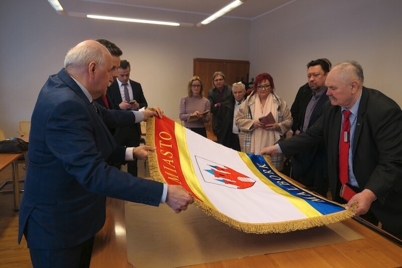 Malbork. Prezentacja sztandaru – miasto ma nowy symbol.