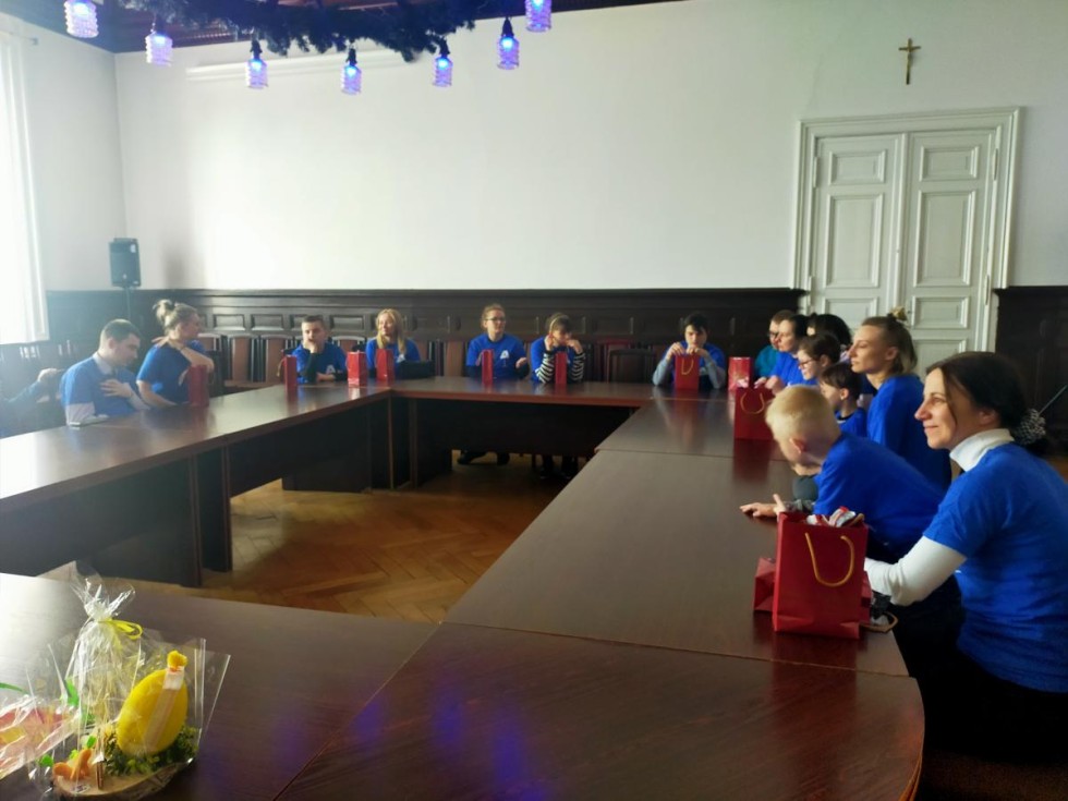 Malbork. Wychowankowie SORW z odwiedzinami w Starostwie Powiatowym.