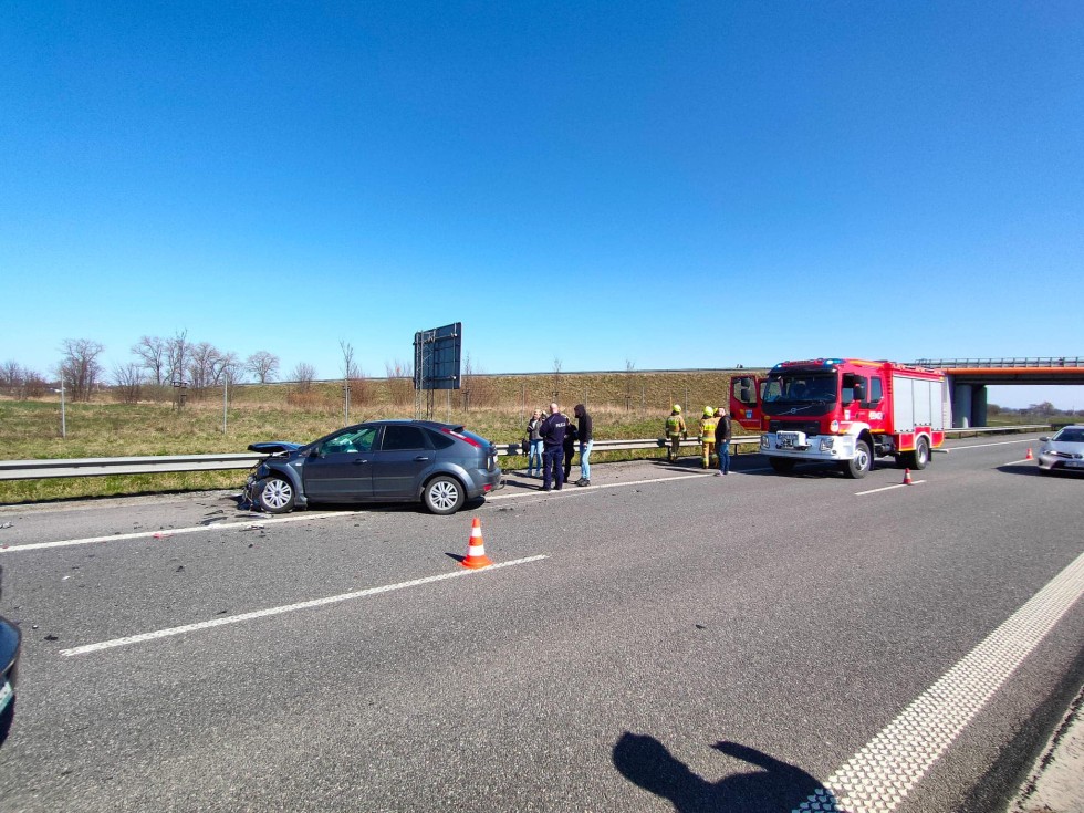 S7. Zderzenie dwóch osobówek w Kmiecinie. Korek miał długość około 6 km.
