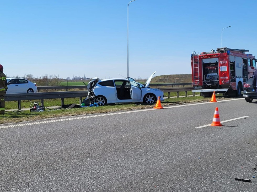 S7. Zderzenie dwóch osobówek w Kmiecinie. Korek miał długość około 6 km.
