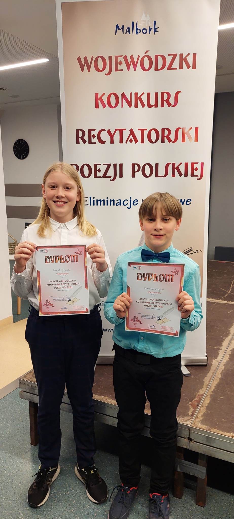 Gmina Malbork. Wyróżnienia uczniów SP podczas Konkursu Recytatorskiego Poezji Polskiej.