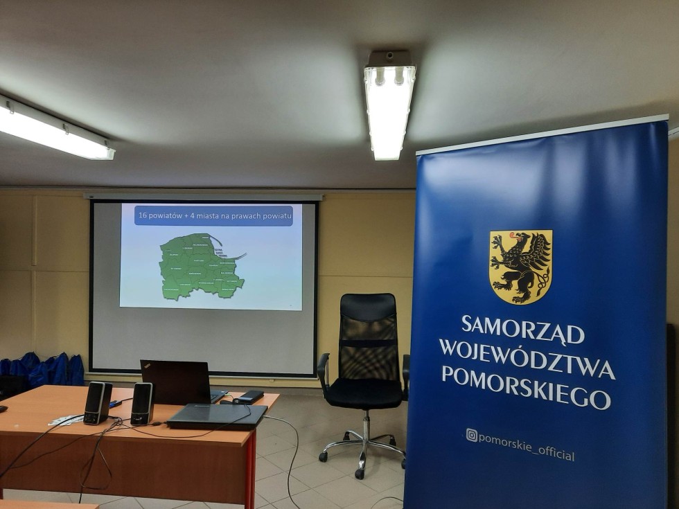 Malbork. Uczniowie II LO na lekcji samorządności.