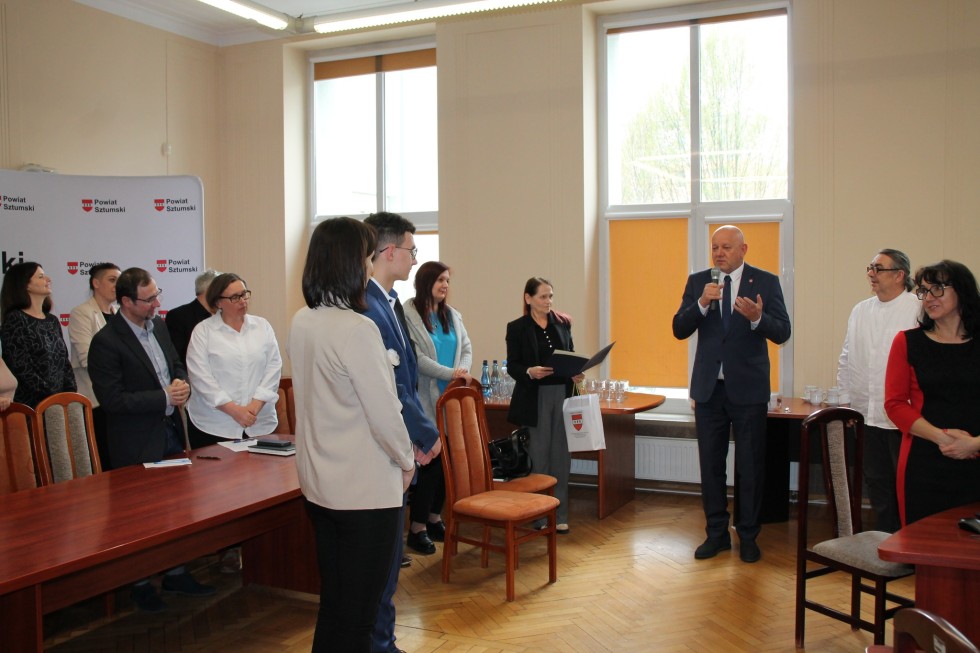 Sztum. Zwycięzca wojewódzkiego konkursu Paweł Świderski doceniony przez Starostę.