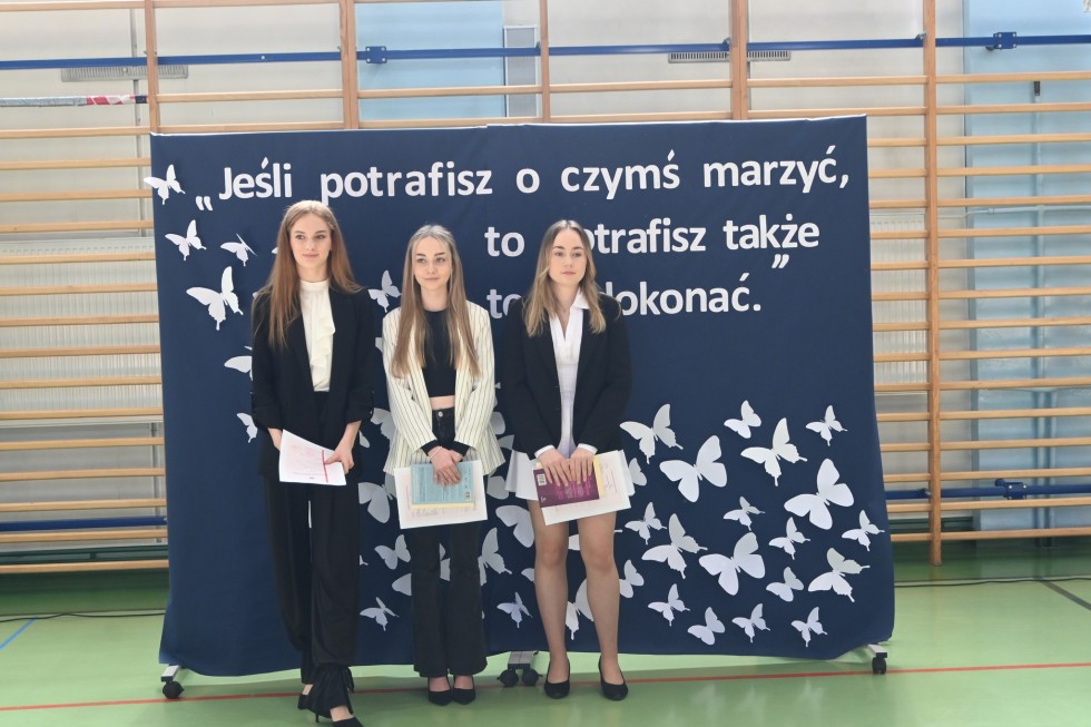 Nowy Dwór Gdański. Zakończenie roku szkolnego – pożegnanie maturzystów.