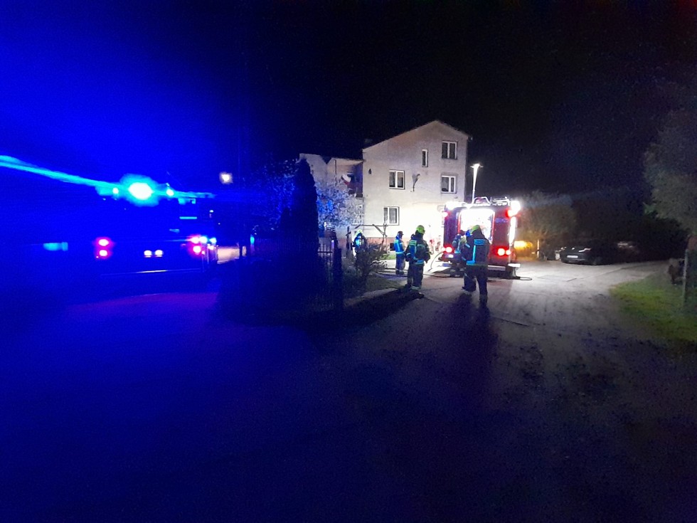 Pożar piwnicy i dachu budynku jednorodzinnego – tygodniowy raport malborskich służb mundurowych.