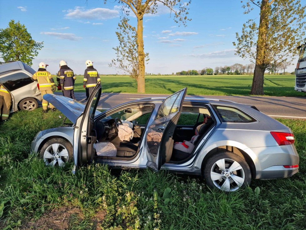 DK55. Jedna osoba ranna w zderzeniu dwóch osobówek w Chlebówce.