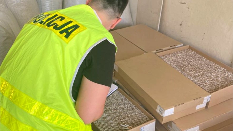 Sztum. Policjanci zabezpieczyli krajankę tytoniową i papierowy wartości ponad 1 mln zł.