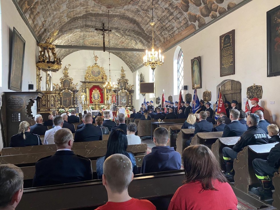 Nowy Dwór Gdański. Obchody Dnia Strażaka – parada pojazdów i msza święta.