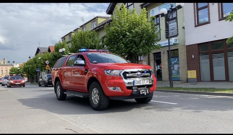 Nowy Dwór Gdański. Obchody Dnia Strażaka – parada pojazdów i msza święta.