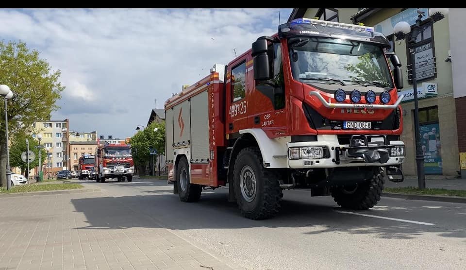 Nowy Dwór Gdański. Obchody Dnia Strażaka – parada pojazdów i msza święta.