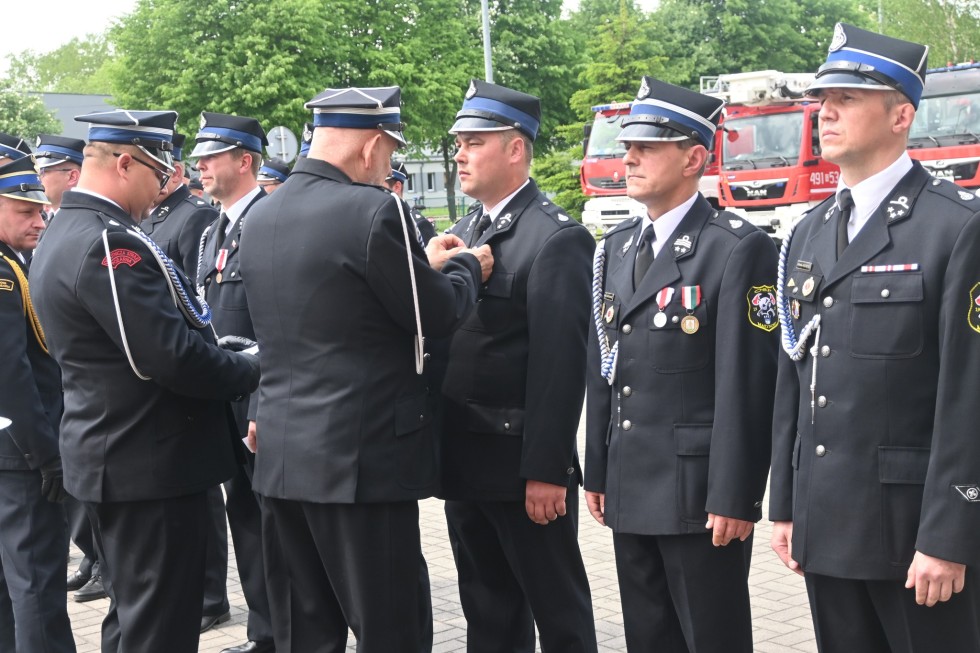 Nowy Dwór Gdański. Obchody Dnia Strażaka – wręczono nominacje, nagrody i wyróżnienia.