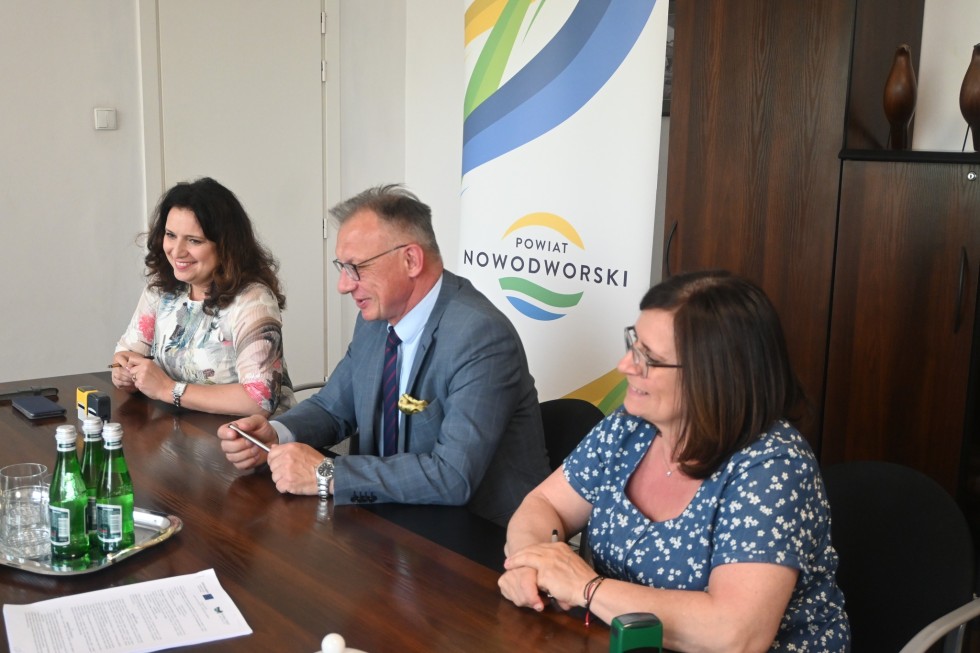Nowy Dwór Gdański. Przy SOSW powstanie plenerowa gra edukacyjna – podpisano umowę.