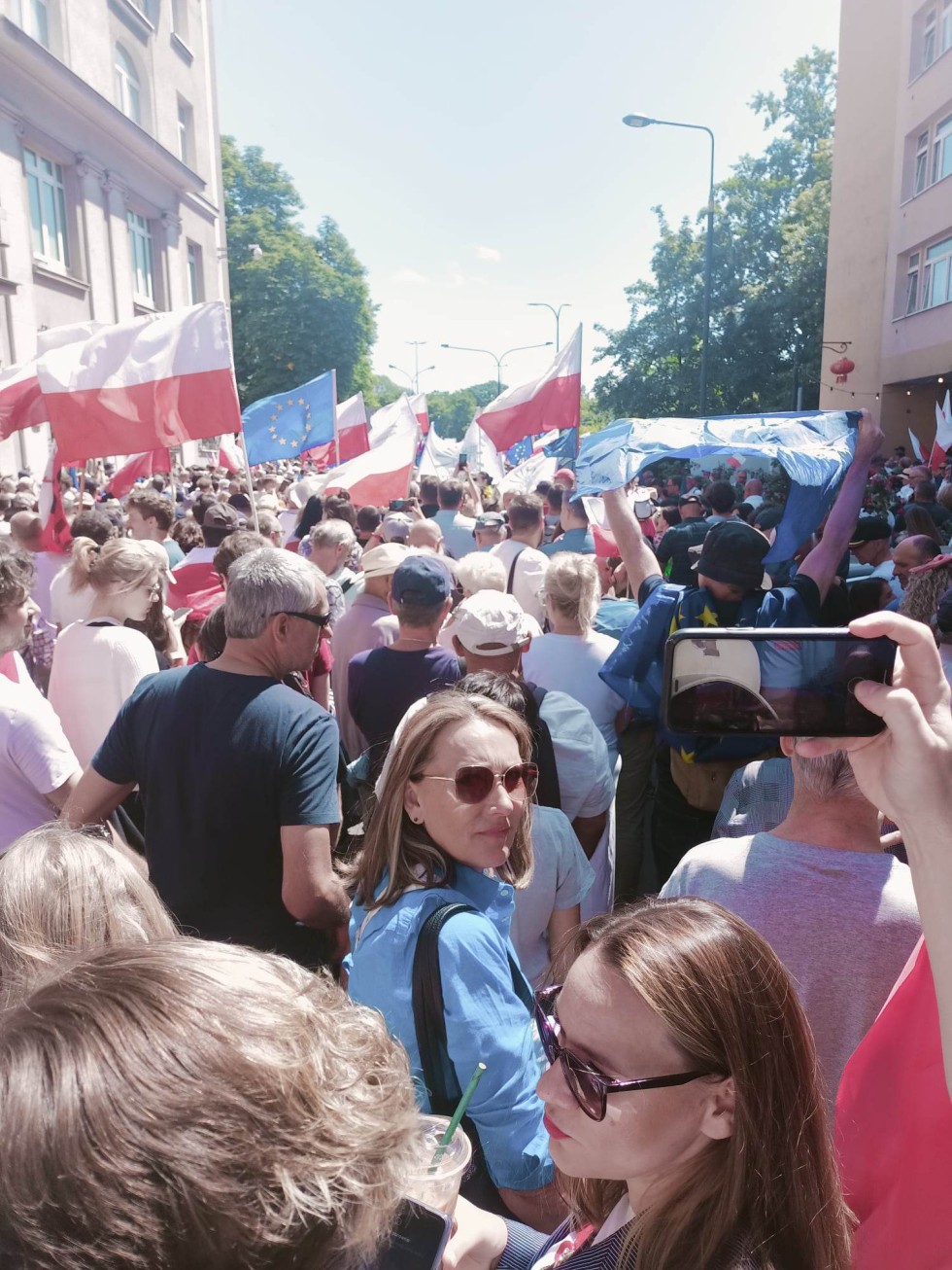 Tłumy na ulicach w Warszawie - Malbork na Wielkim Marszu w stolicy!
