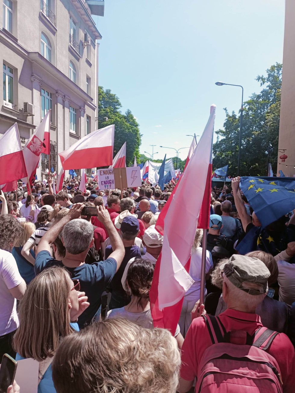 Tłumy na ulicach w Warszawie - Malbork na Wielkim Marszu w stolicy!