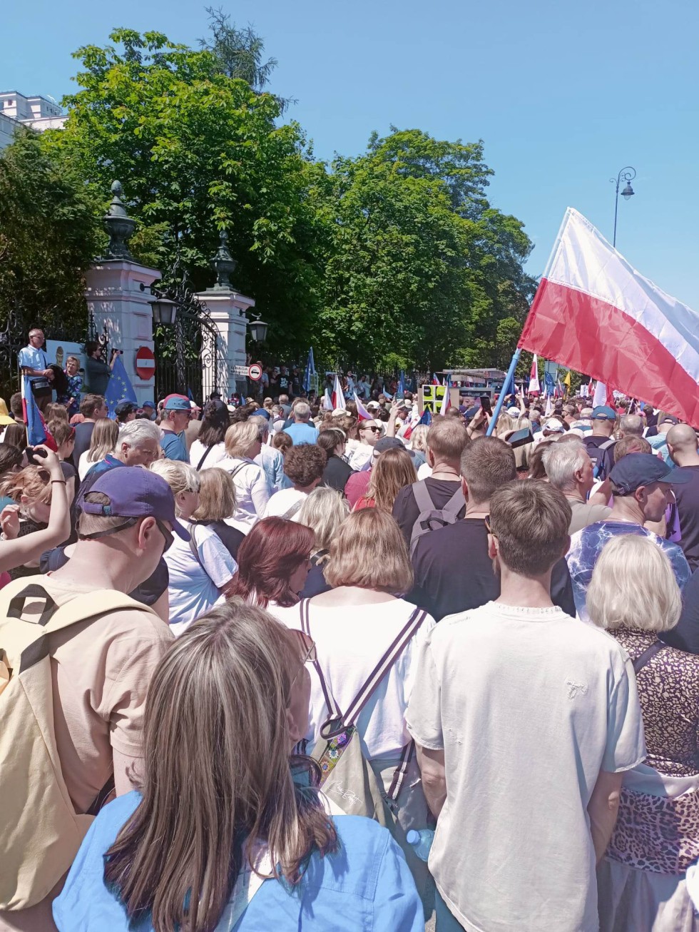 Tłumy na ulicach w Warszawie - Malbork na Wielkim Marszu w stolicy!