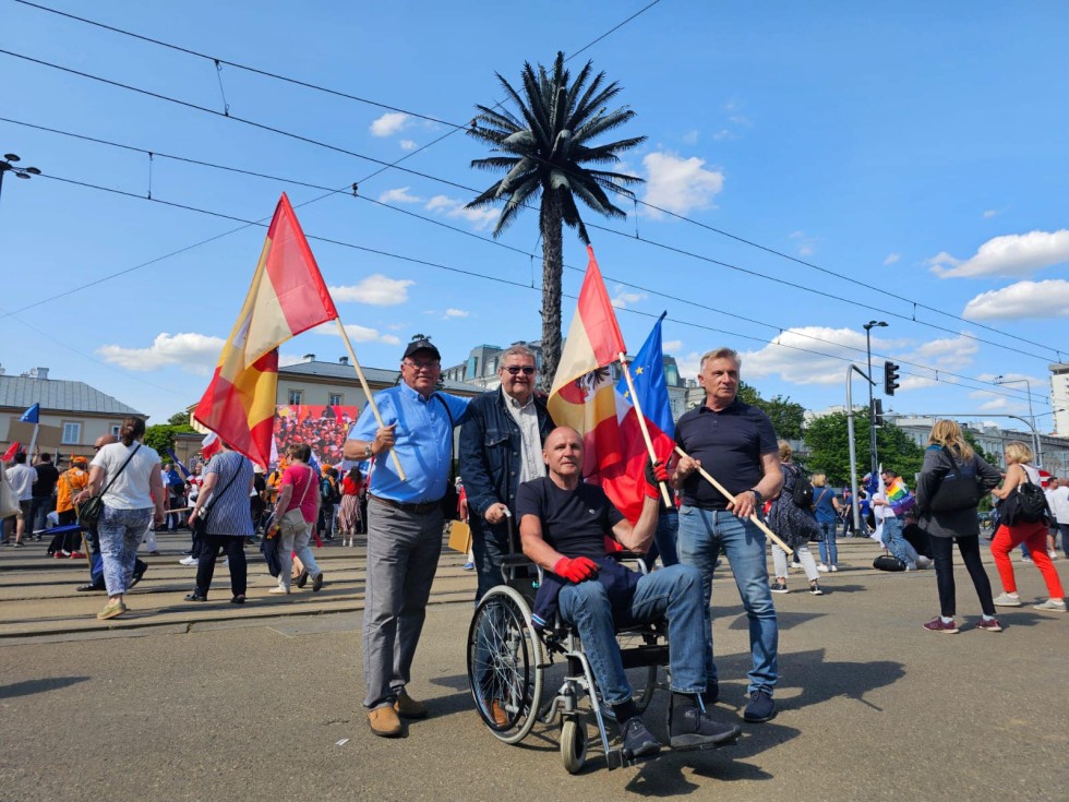 Tłumy na ulicach w Warszawie - Malbork na Wielkim Marszu w stolicy!