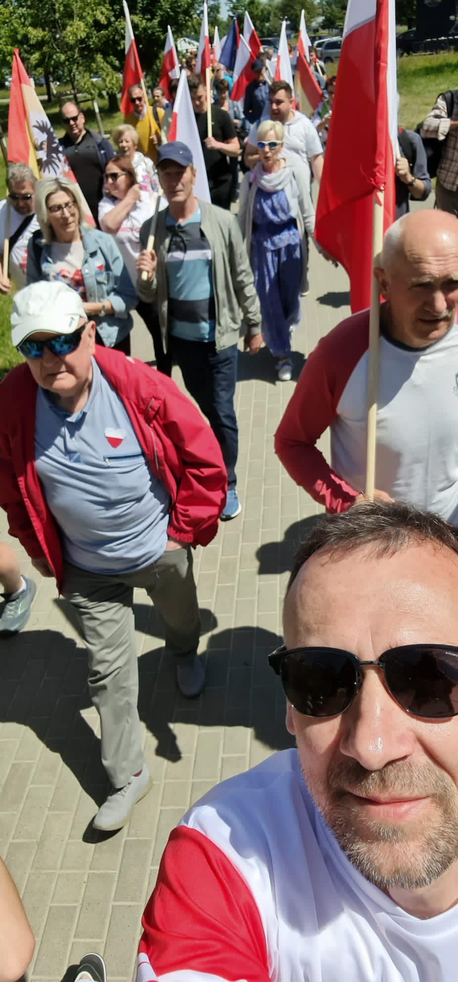 Tłumy na ulicach w Warszawie - Malbork na Wielkim Marszu w stolicy!