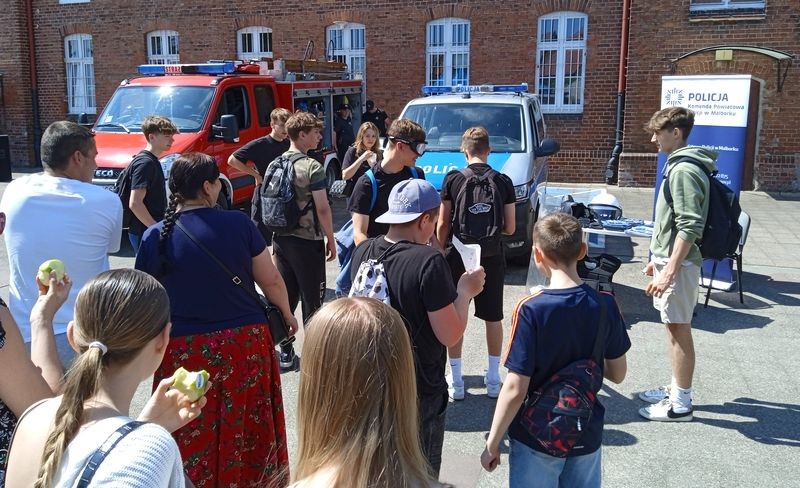 Malbork. Promocja zawodu policjanta na Akademickim Festiwalu Nauki.