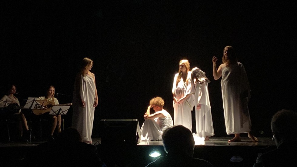 Malbork. Uczniowie II LO na  XXVII Pomorskim Festiwalu Poetyckim zdobyli drugie miejsce.