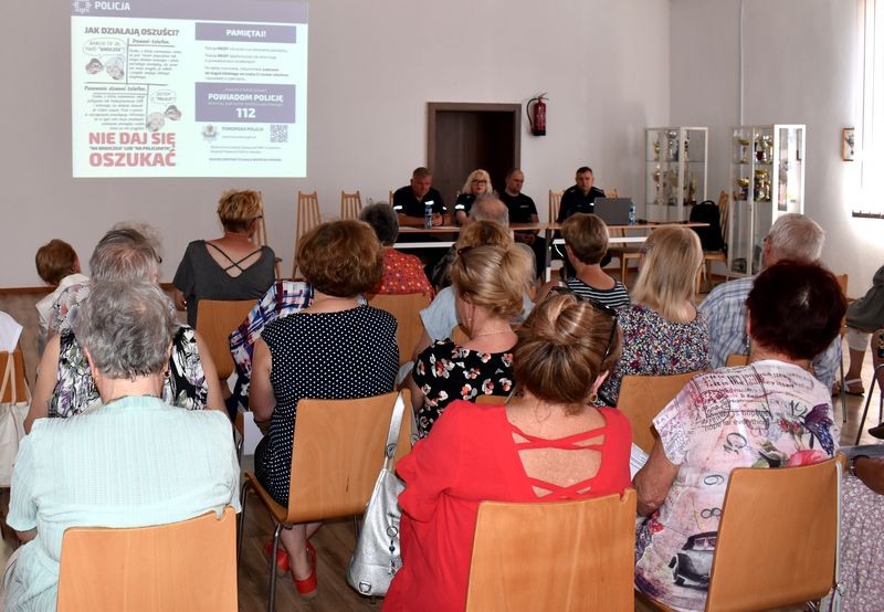 Malbork. Debata ewaluacyjna o bezpieczeństwie seniorów.