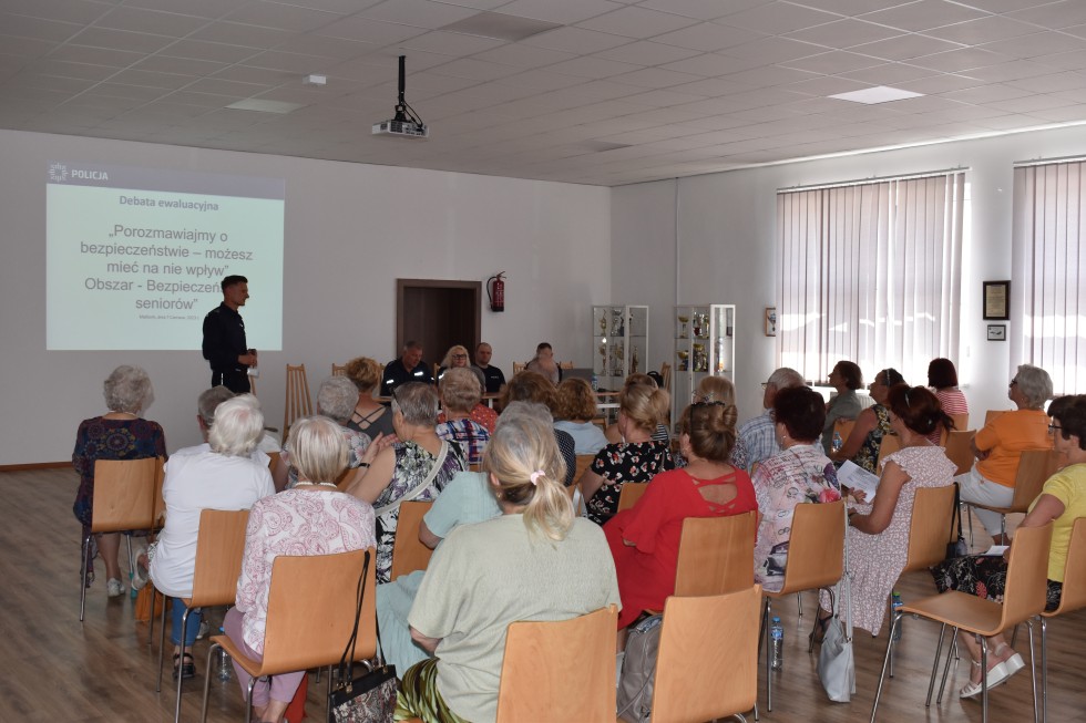 Malbork. Debata ewaluacyjna o bezpieczeństwie seniorów.