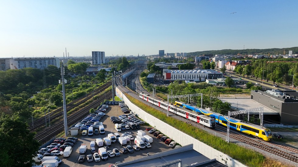 Elektryfikacja trwała dwa lata. Od poniedziałku elektryczne pociągi kursują linią PKM.