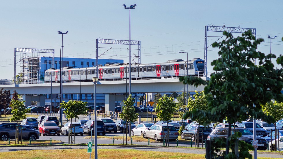 Elektryfikacja trwała dwa lata. Od poniedziałku elektryczne pociągi kursują linią PKM.
