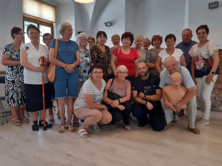 Powiat sztumski. Policjanci uczyli seniorów udzielania pierwszej pomocy.
