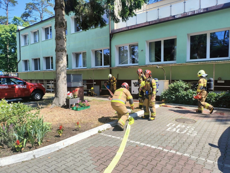 Powiat nowodworski. Pożar w Domu Pomocy Społecznej w Stegnie - ćwiczenia strażaków.