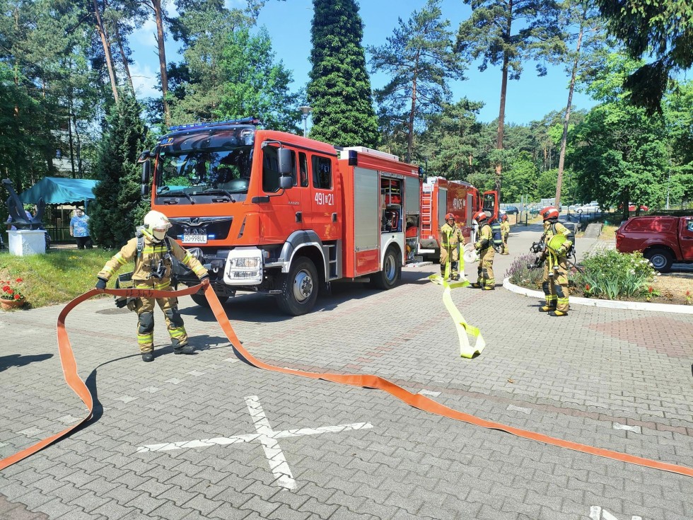 Powiat nowodworski. Pożar w Domu Pomocy Społecznej w Stegnie - ćwiczenia strażaków.