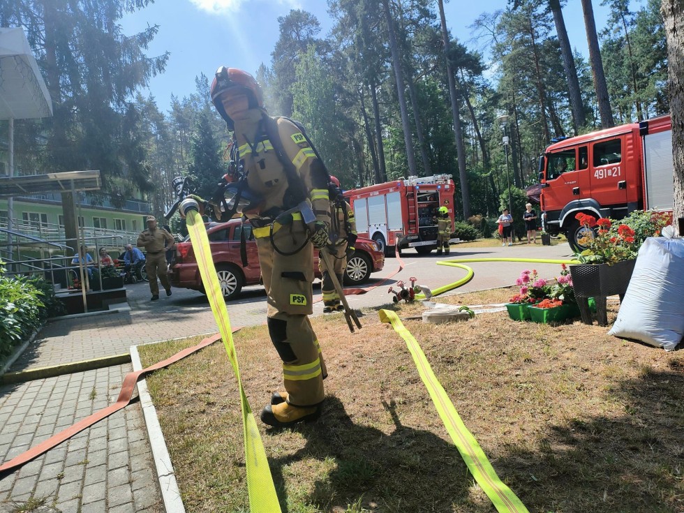 Powiat nowodworski. Pożar w Domu Pomocy Społecznej w Stegnie - ćwiczenia strażaków.