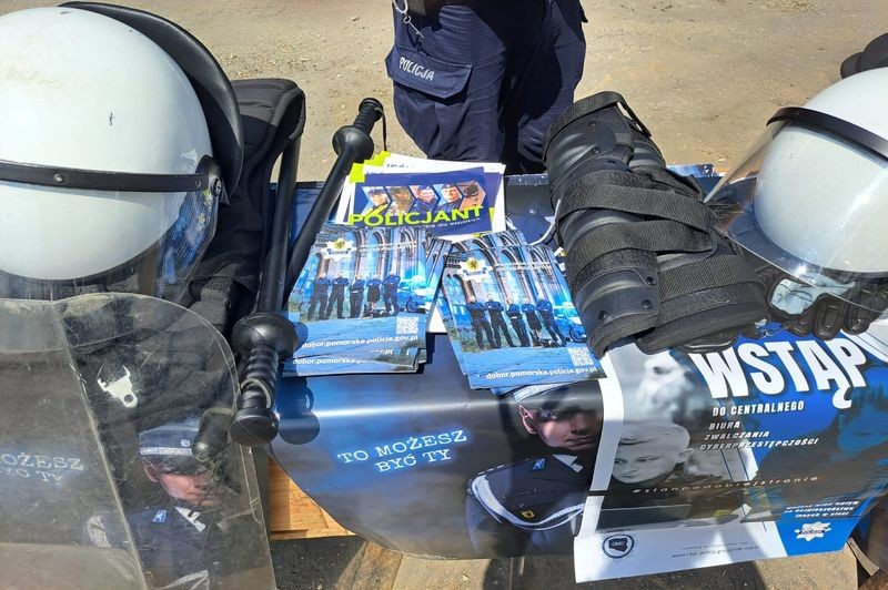 Malbork. Policjanci na pikniku Pomezanii.
