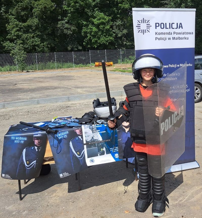 Malbork. Policjanci na pikniku Pomezanii.