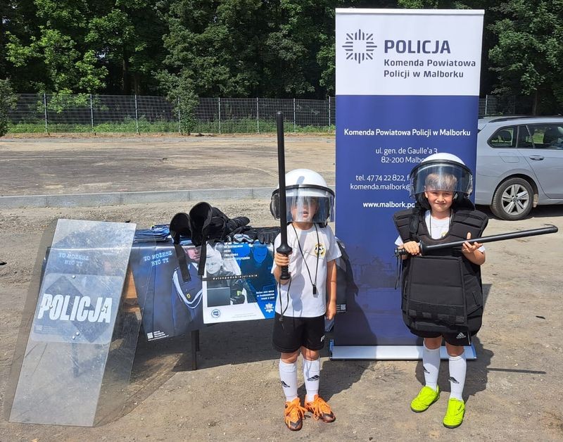 Malbork. Policjanci na pikniku Pomezanii.