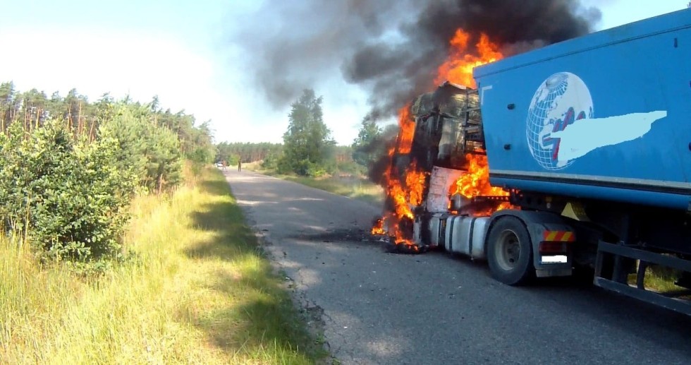 Pożar ciężarówki, usuwanie drzew, gniazda owadów i zwłoki mężczyzn – raport sztumskich służb mundurowych.