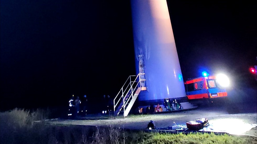 Gmina Miłoradz. Nie żyje serwisant farmy wiatrowej – ratownicy o jego życie walczyli kilka godzin.