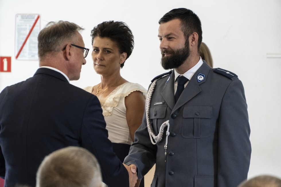 Nowy Dwór Gdański. Święto Policji – odznaczenia i awanse służbowe.