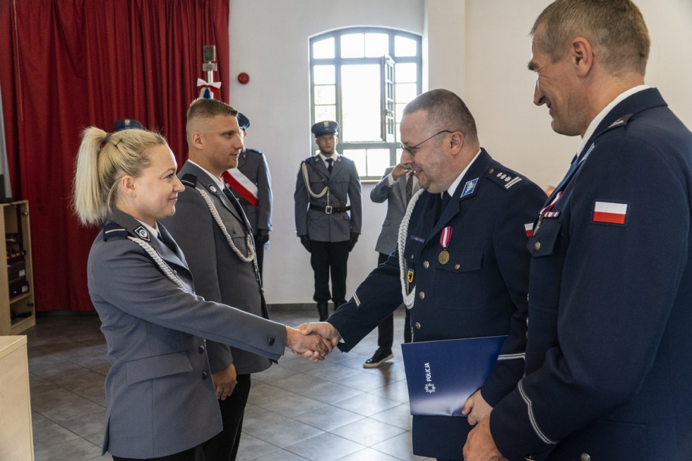 Nowy Dwór Gdański. Święto Policji – odznaczenia i awanse służbowe.