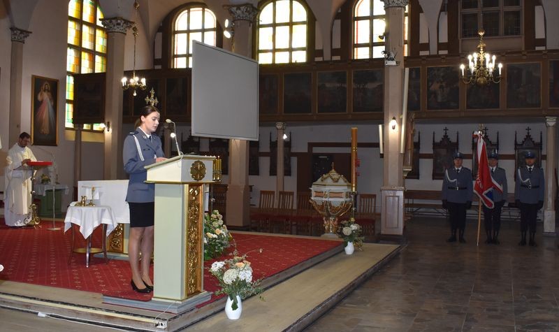 Malbork. Święto Policji – wręczono awanse i odznaczenia.