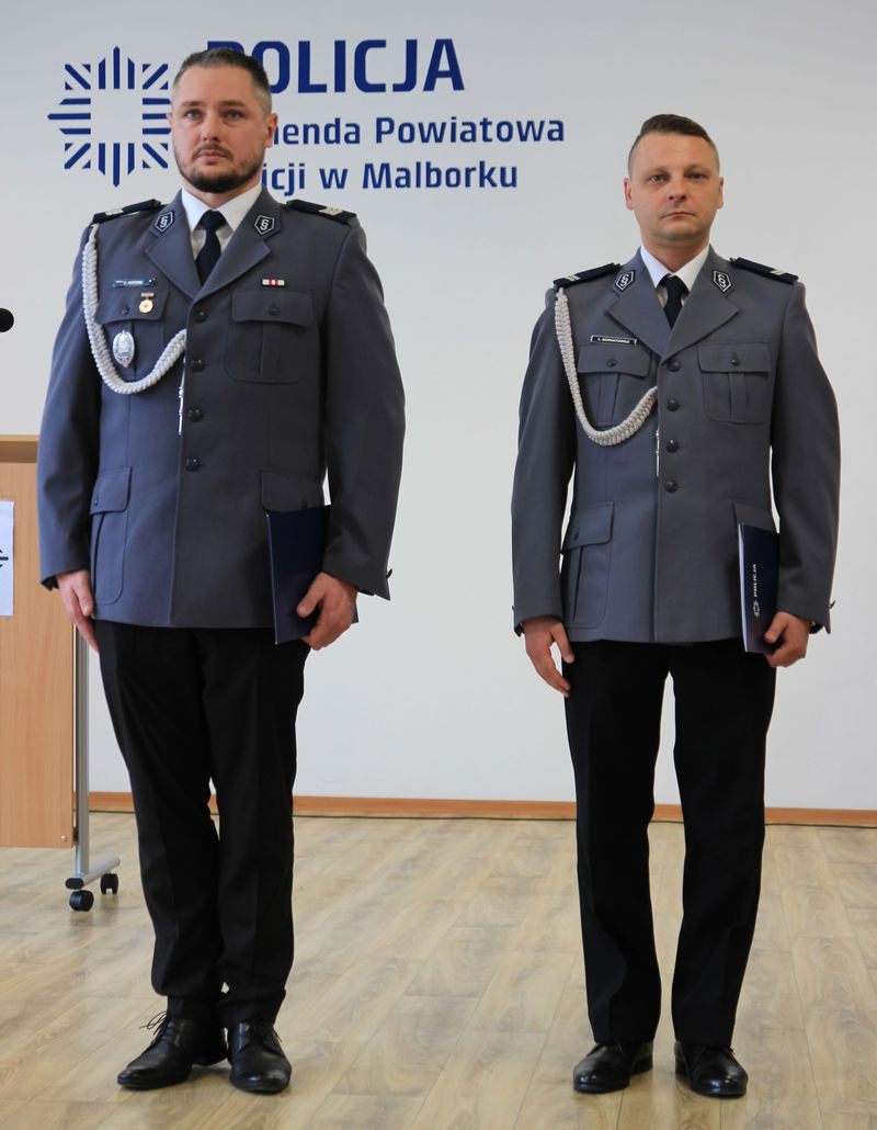 Malbork. Święto Policji – wręczono awanse i odznaczenia.