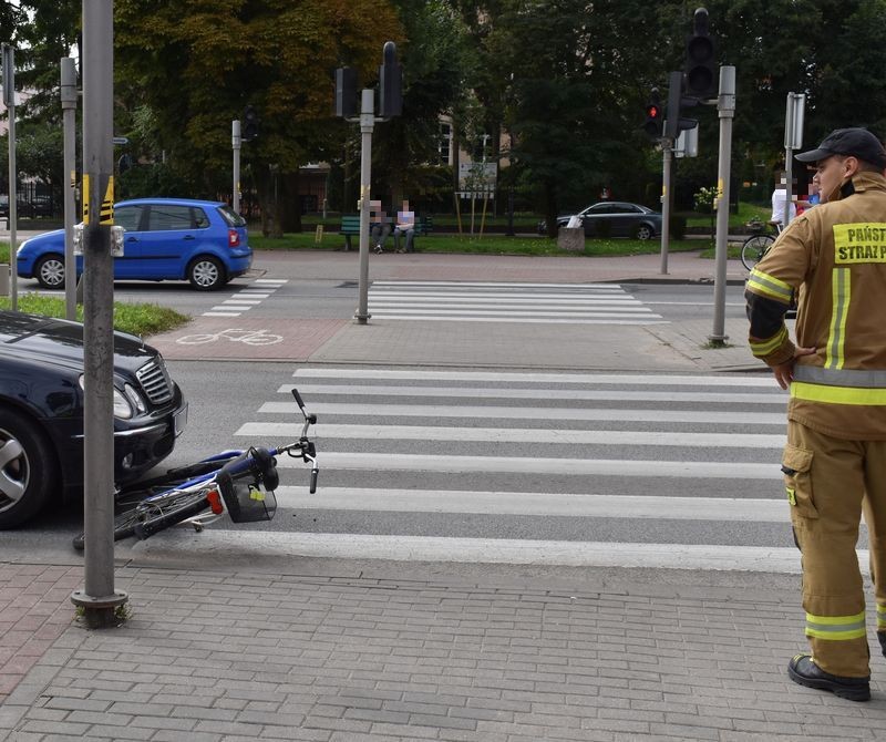 Malbork. Osobówka potrąciła rowerzystkę - kobieta trafiła do szpitala.