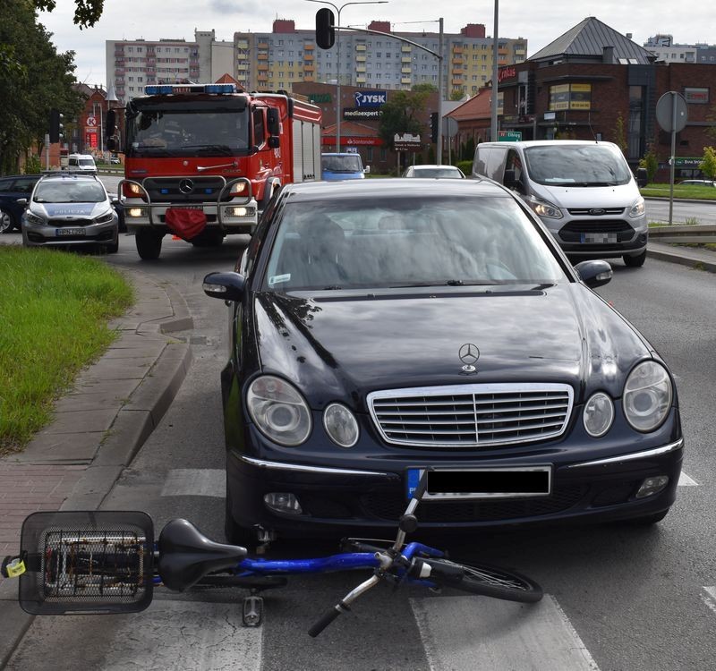Malbork. Osobówka potrąciła rowerzystkę - kobieta trafiła do szpitala.