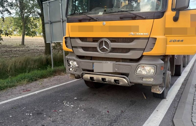 DK22. Kobieta i dziecko w szpitalu po zderzeniu osobówki z ciężarówką.