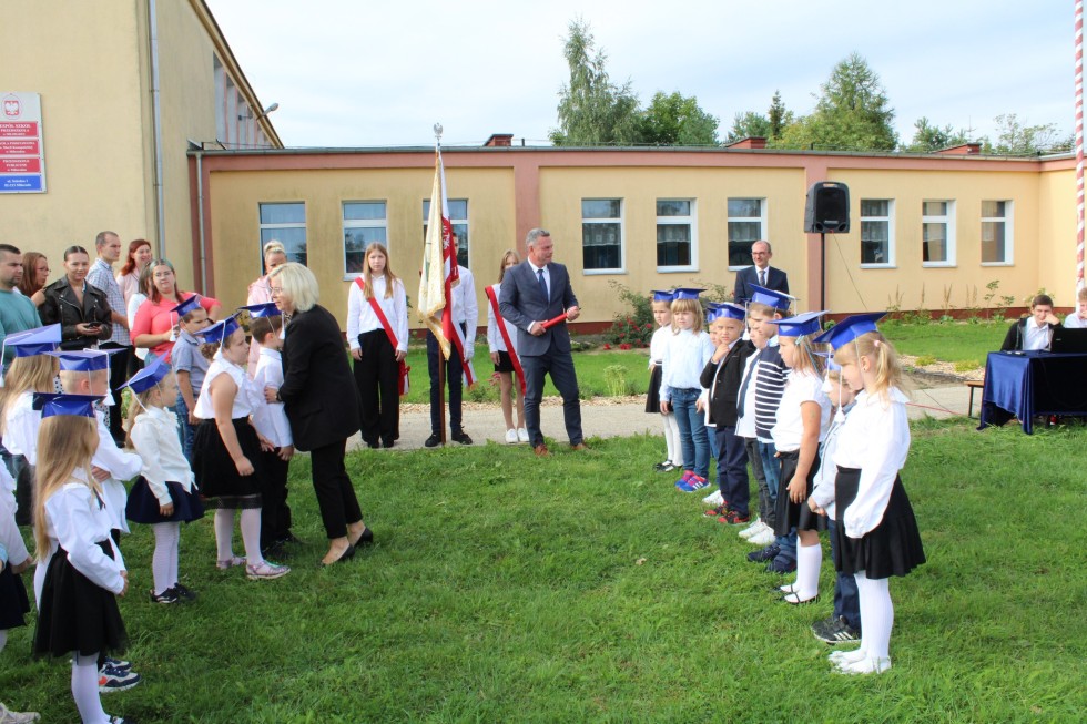 Miłoradz. Rozpoczęcie roku szkolnego i uroczyste ślubowanie pierwszoklasistów.