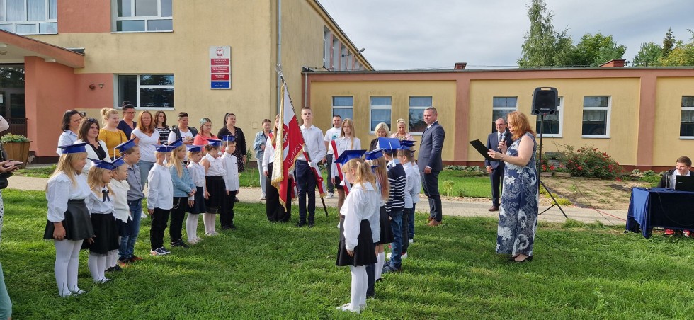 Miłoradz. Rozpoczęcie roku szkolnego i uroczyste ślubowanie pierwszoklasistów.