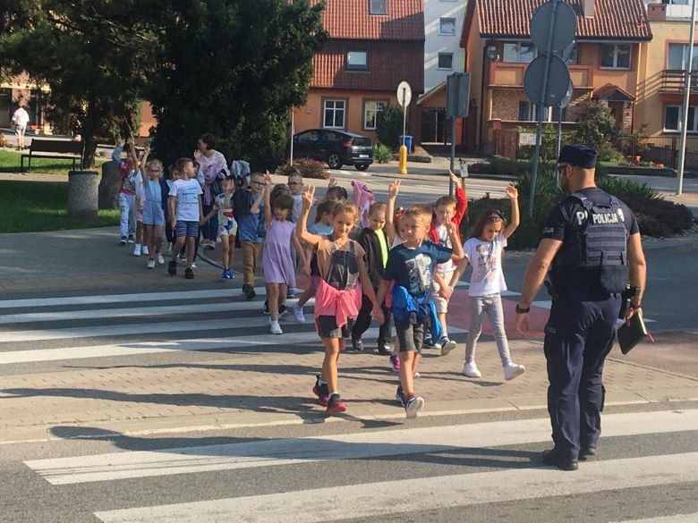 Sztum. Bezpieczna droga do i ze szkoły – spotkanie policjantów z uczniami.