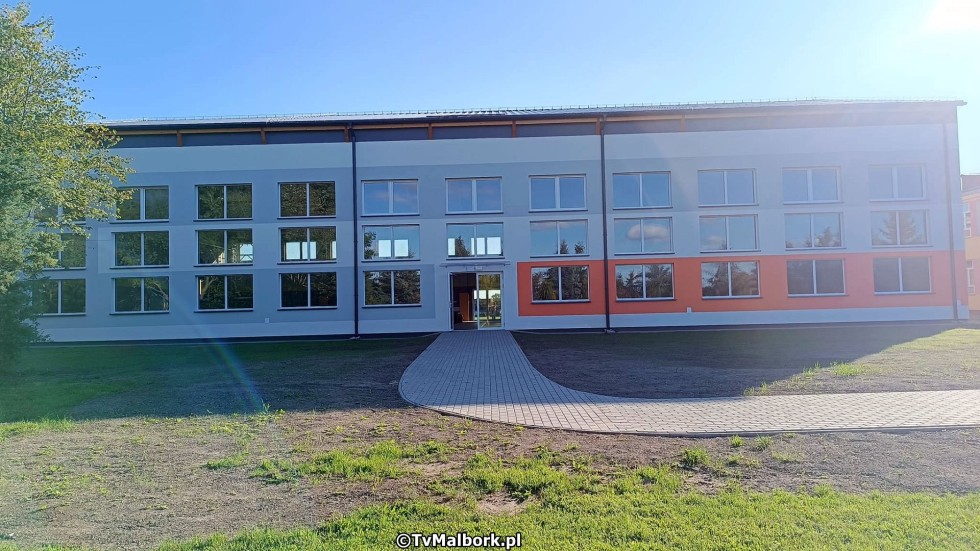 Miłoradz. Budowa hali sportowej przy Zespole Szkół i Przedszkola na finiszu. Wkrótce uroczyste otwarcie obiektu.